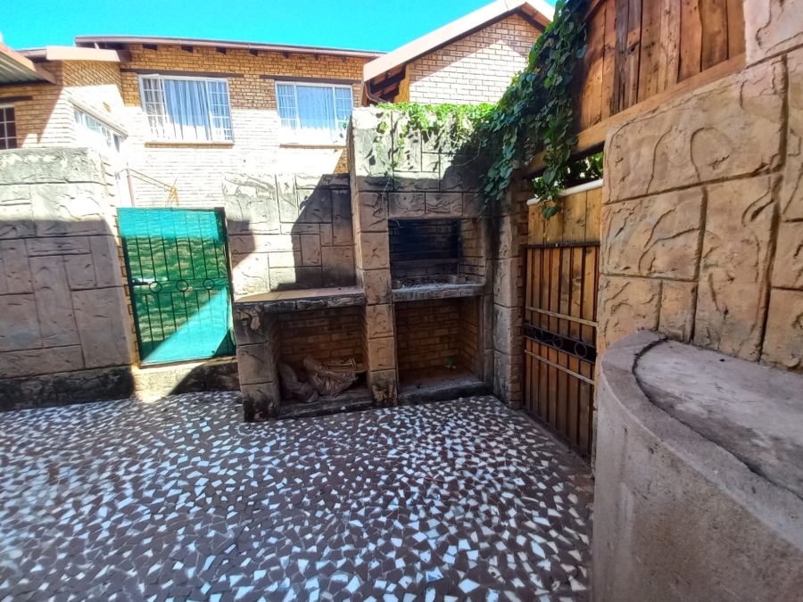 2 Bedroom Property for Sale in Safari Gardens North West
